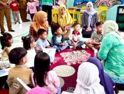 Bunda PAUD Pangkep Semangati Anak-anak TK Tonasa di Hari Pertama Masuk Sekolah